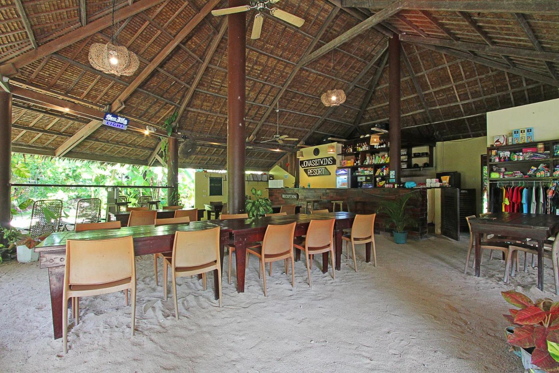Jonas And Twins Resort General Luna  Exterior photo