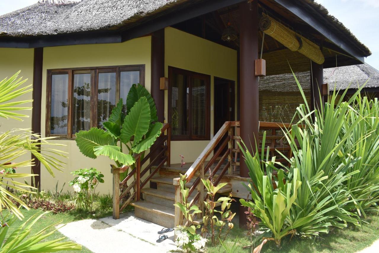 Jonas And Twins Resort General Luna  Exterior photo